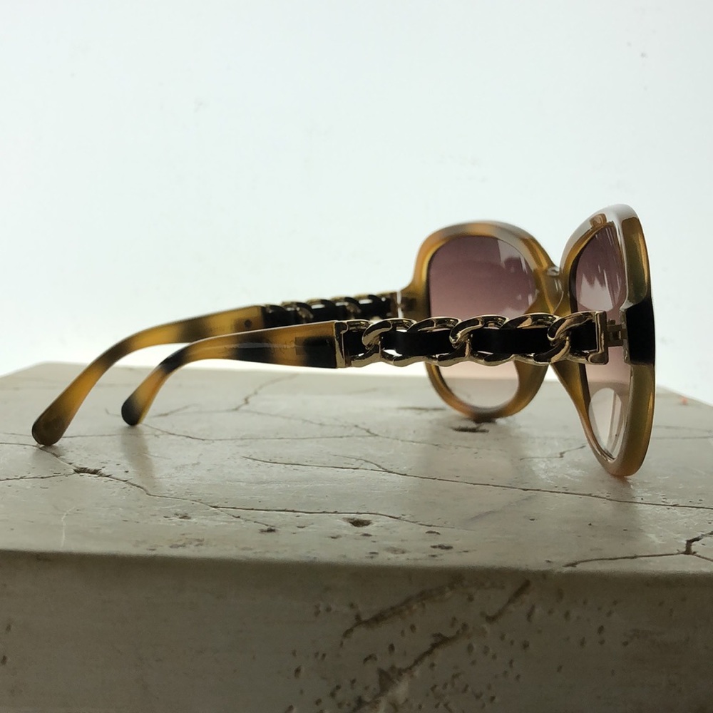 Oleg Cassini Big Round Tortoise Shell Frame And A… - image 6